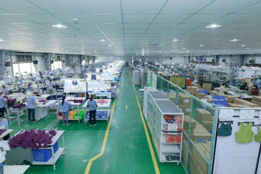Pros & Cons of OEM vs Private Label Workwear